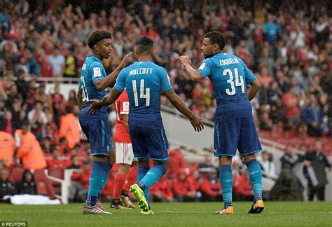 Bolasiar menghadirkan streaming bola online dengan kualitas hd tanpa buffering yang bisa ditonton gratis baik dari pc , laptop, tablet maupun hp. GOOGOOSKA & SAWIRRADA: Arsenal vs Benfica 5-2 (Gunners oo ...