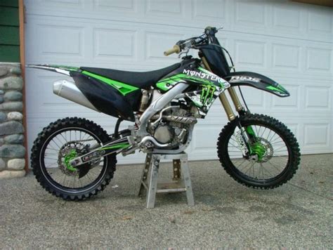 Generally, the team has two riders on the roster and races both supercross and motocross. 2009 Kawasaki KX250F Monster Energy - Moto.ZombDrive.COM