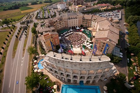 Euro park hotel, our first hotel with an çağ group investment, took the first step in tourism and hotel management in istanbul beylikdüzün. Hotel Colosseo - Europa-Park - Freizeitpark-Welt.de