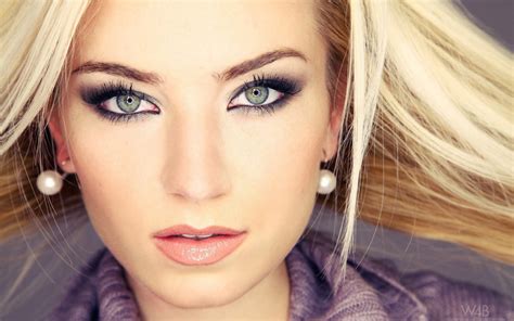Як зробити макіяж для зелених очей покроково | Мода