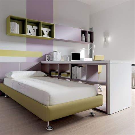 Solitamente possiamo notare che il viola viene spesso accompagnato da un colore neutro per farlo risaltare, renderlo elegante e non far diventare la stanza troppo buia. #Arredamento #Cameretta Moretti Compact: Collezione 2012 ...