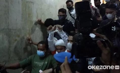 Alhamdulillah informasi terbaru habib rizieq akan segera pulang ke tanah air. Habib Rizieq Yakin Peluang Kembali Menghirup Udara Bebas ...