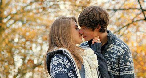¡descubre Cuáles Son Los Signos Que Dan El Primer Beso Mujer Ojo