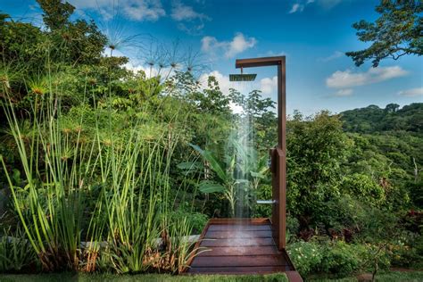 27 Bold And Energizing Rustic Outdoor Shower Ideas
