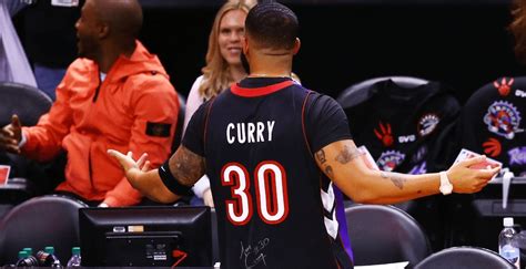 Drake Trolls Steph Curry With Retro Raptors Jersey Choice At Nba Finals Offside