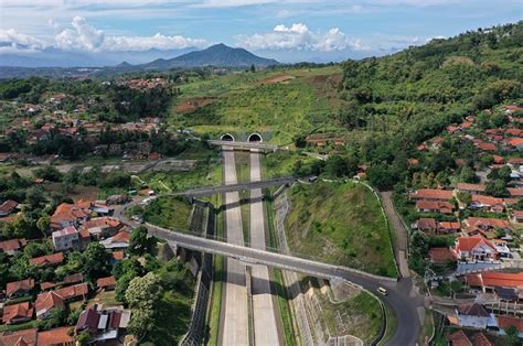 Penampakan Terowongan Kembar Alias Twin Tunnel Jalan Tol Cisumdawu Yang