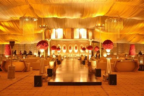 Which is the best decoration for pakistani bridal room? Pakistani wedding decor ideas | Pakistani wedding decor ...