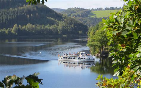 Die luft im nationalpark eifel ist so klar und ungetrübt, dass man dort die sterne besonders gut beobachten kann. Mit Rangern den Nationalpark Eifel vom Schiff aus erleben ...