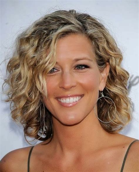 20+Fabulous Hairstyles For Medium And Shoulder length Hair For Women