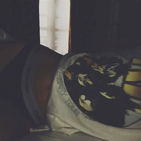 Kendall Jenner posta foto com calcinha à mostra - Quem | QUEM News