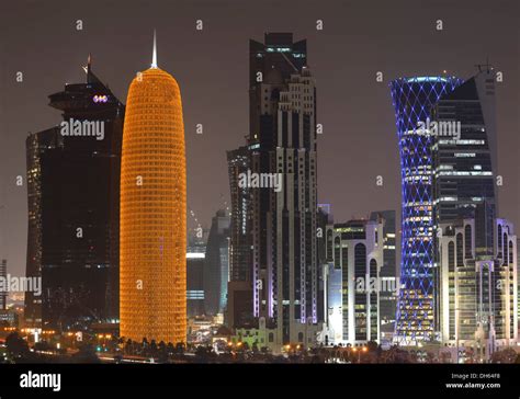 Escena Nocturna Horizonte De Doha Con Al Bidda Tower El World Trade
