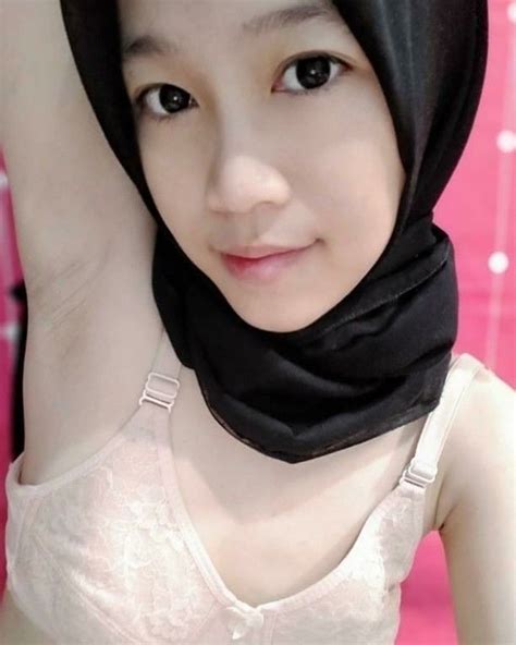 Hijab girl faps on web cam. Pin di Selebgram Cantik Seksi | Cewek Sma | Igo Seksi