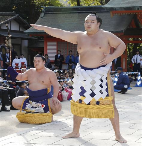 Sumo Yokozuna Kakuryu Pulls Out Of Kyushu Tournament