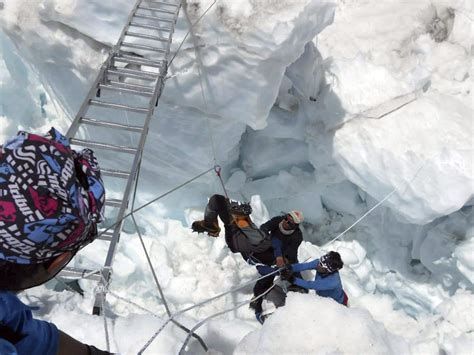 Avalanche Kills At Least 12 Guides In Mount Everests Worst Disaster