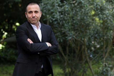 Haluk levent 1993 yılında ilk albümünü yollarda ismi ile çıkardı. Erdoğan Uludağ kimdir? Kaç yaşında? Nereli? Türk Robin ...