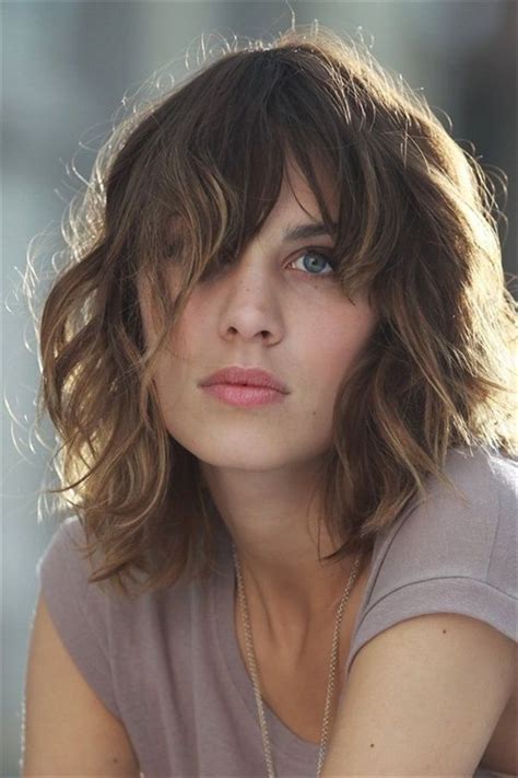 When you have a pale skin tone, a dark ginger hair color will be flattering on you. Best Curly Hairstyles With Bangs | Frisuren, Haarschnitt