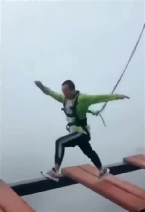 Lucky Tourist Crosses Terrifying Gap Bridge In China As Safety Rope