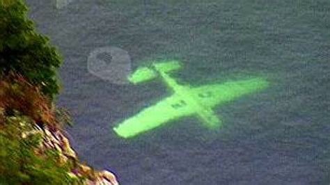 Small Plane Crash Lands Off Sunshine Coast Pilot Rescued Cbc News