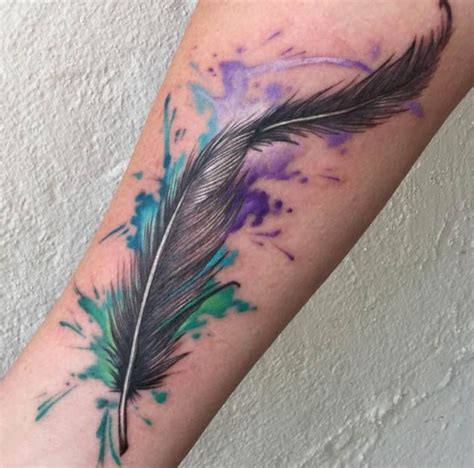 30 Fabulous Feather Tattoos For Only The Most Discerning Of Eyes