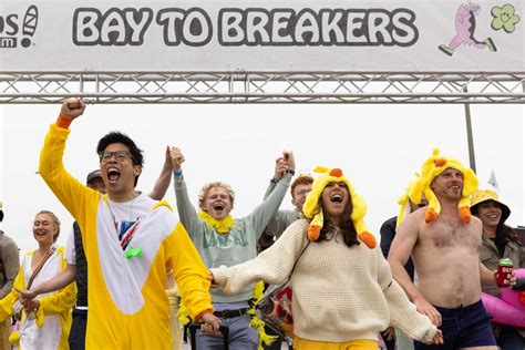 Bay To Breakers Winners Emerge From Among Crowd Of Runners Revelers