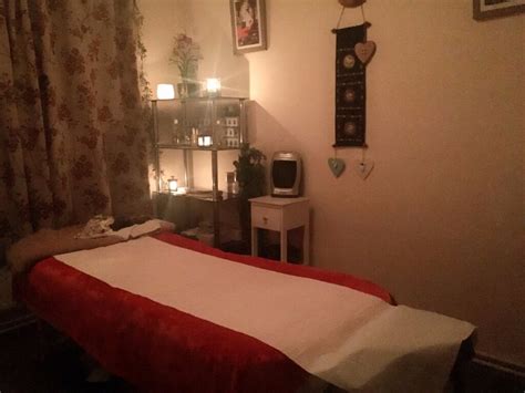 Pj Traditional Thai Deep Tissue Reflexology Oil And Relaxing Massage In Bracknell