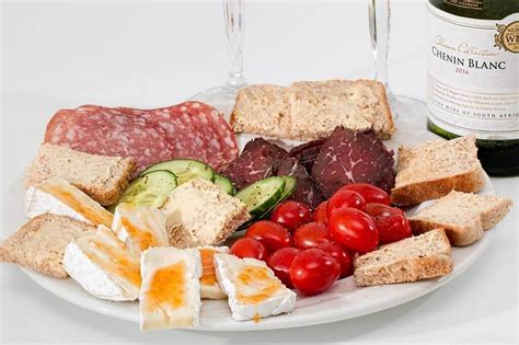 Anda dapat melihat kandungan protein tersebut di bagian bungkus produk. 9 Makanan Tinggi Protein dengan Kadar Lemak yang Rendah
