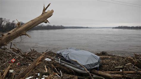Doden na noodweer in texas en oklahoma. Drie kinderen komen om in noodweer VS | Buitenland ...