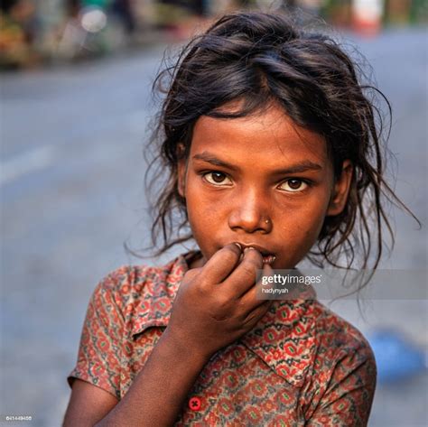 Arme Indiase Meisje Vragen Om Hulp Stockfoto Getty Images