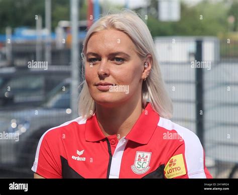 Niederländische Schwimmerin Sharon Van Rouwendaal Sc Magdeburg Bei Verabschiedung Für Tokio