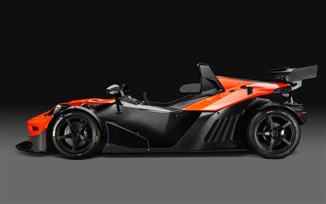 Given that it looks utterly mad and is totally impractical, it should really be built in britain. 2017 KTM X-Bow RR Review