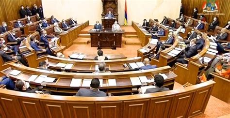 Chiều 10/6, bộ y tế phát đi cảnh báo: Plus de 27 000 signatures contre les projets de loi Covid ...