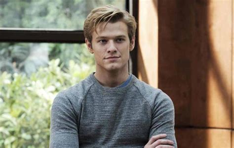 Is he dead or alive? "Selbstmordgefährdet": "MacGyver" machte Lucas Till krank!
