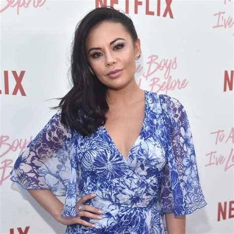 ‘pretty Little Liars Star Janel Parrish Marries Chris Long In A Dreamy