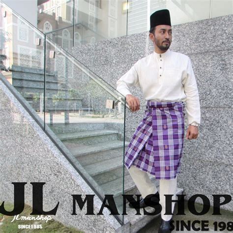 Baju melayu cekak musang digayakan dengan samping dengan cara menyematkan baju kedalam manakala baju melayu teluk belanga digayakan dengan cara melepaskan baju di luar. BAJU MELAYU LINEN CEKAK MUSANG - JL MANSHOP
