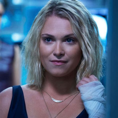 How Eliza Taylor Took On A Whole New Character On The 100 E Online