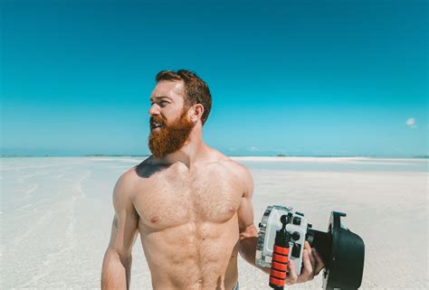 Images Gratuites main homme plage mer le sable la personne vacances mâle barbe muscle