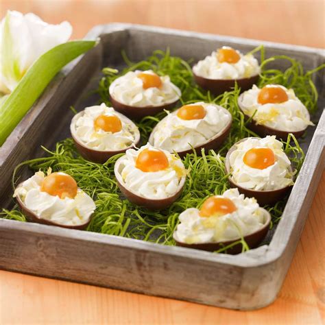 2 in einer großen springform, einen in einer kleineren. Gefüllte Überraschungseier mit Zitronencreme ...