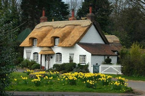 Le France English Country Cottages Country Cottage Garden Quaint