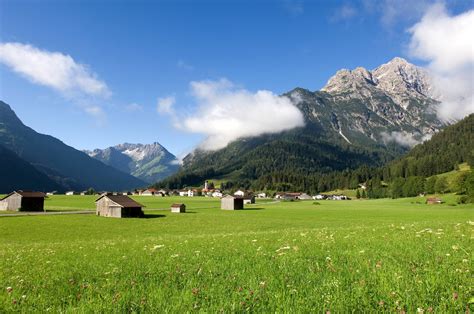 Set in dorfgastein in the salzburg region, haus strobl has a balcony and mountain views. 9000 - Haus-Strobl