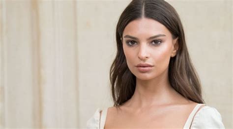 31 Year Old Emily Ratajkowski Shows Off Her Most Dramatic Look Yet With New Ultra Short Pixie