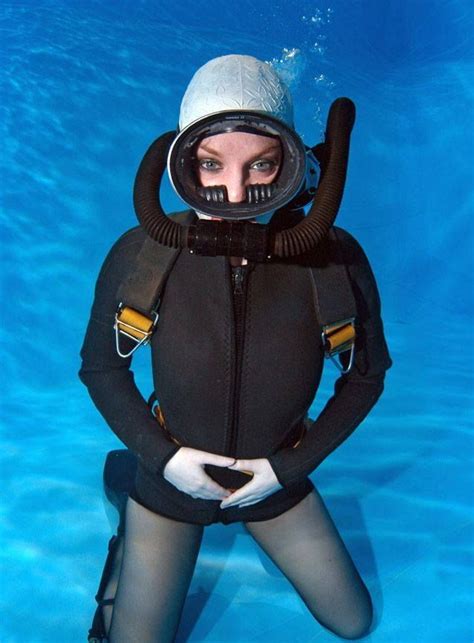 Pin By Karlman Leopold On Taucher Scuba Girl Wetsuit Scuba Girl Women S Diving