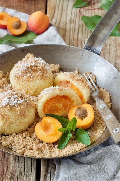 Sumthin dumplin's offering is simple: Marillenknödel aus Topfenteig | Rezept (mit Bildern ...