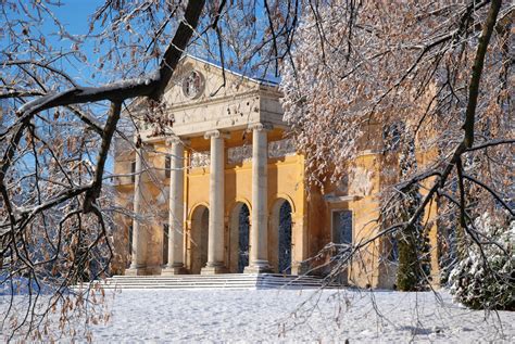 Az alcsúti arborétum természetvédelmi terület majdnem 40 hektár terjedelmű, a vértes hegység lábánál elterülő természetvédelmi terület. Alcsúti Arborétum • Természetvédelmi terület ...