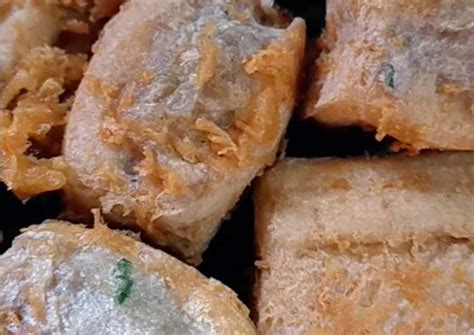 Buat adonan, ayam giling, bumbu ulek, dan semua bahan2. Langkah Mudah untuk Menyiapkan Tahu Bakso Goreng Crispy ...
