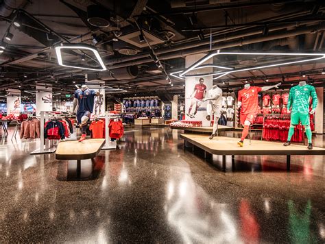 Allianz arena olympiastadion münchen städtisches stadion an der dantestraße. FC Bayern Store in der Allianz Arena mit neuen Look ...