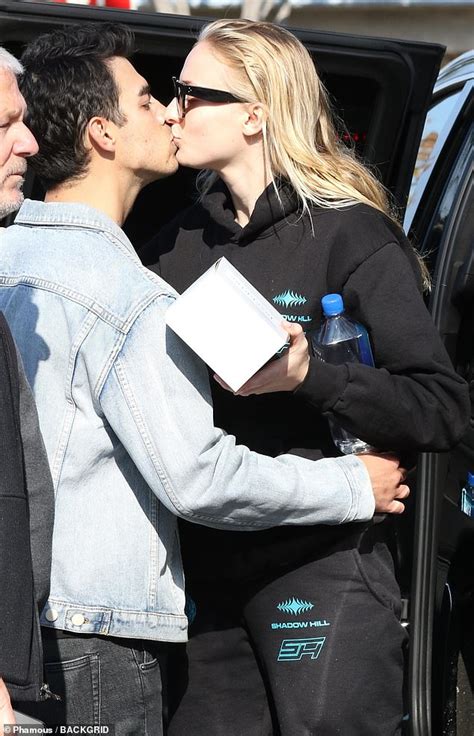 Joe Jonas And Sophie Turner Share A Passionate Kiss After A Causal Lunch In Los Angeles Daily