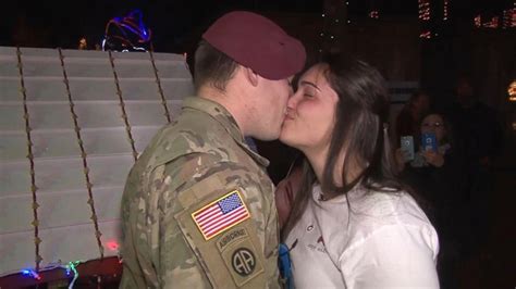 returning soldier surprises wife during photo shoot video abc news