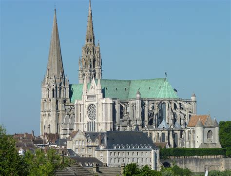 Population is 39,000 (2017) although that rises to 100,000 when the surrounding towns are taken into consideration. Chartres Cathedral - Wikipedia