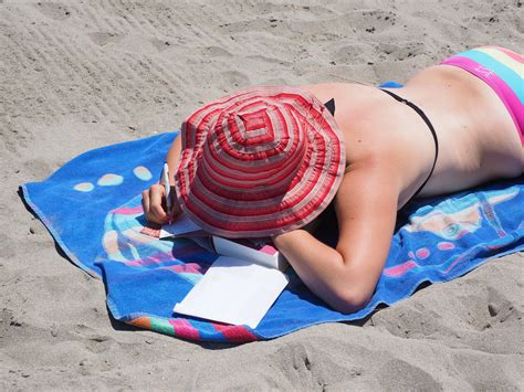 Bildet Strand sand sol spille soling rød farge ferie blå hvile klær materiale
