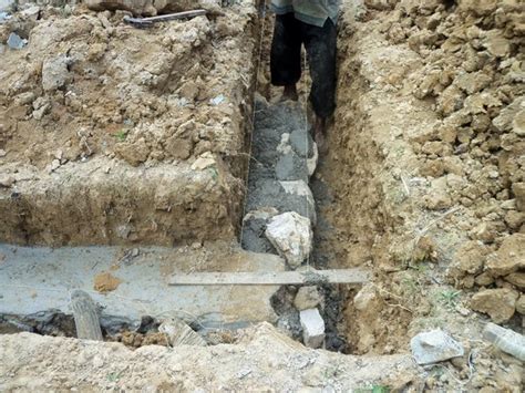 Kelebihannya adalah volume beton yang digunakan tidak banyak dan ujung pondasi dapat bertumpu pada tanah keras. rumahku-1: cara bikin pondasi rumah yang kuat